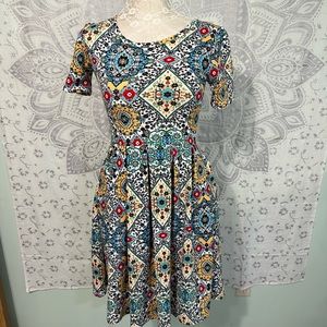 Euc $65 Lularoe Amelia Skater Fit Flare Dress White Yellow Blue Short Sleeve XS